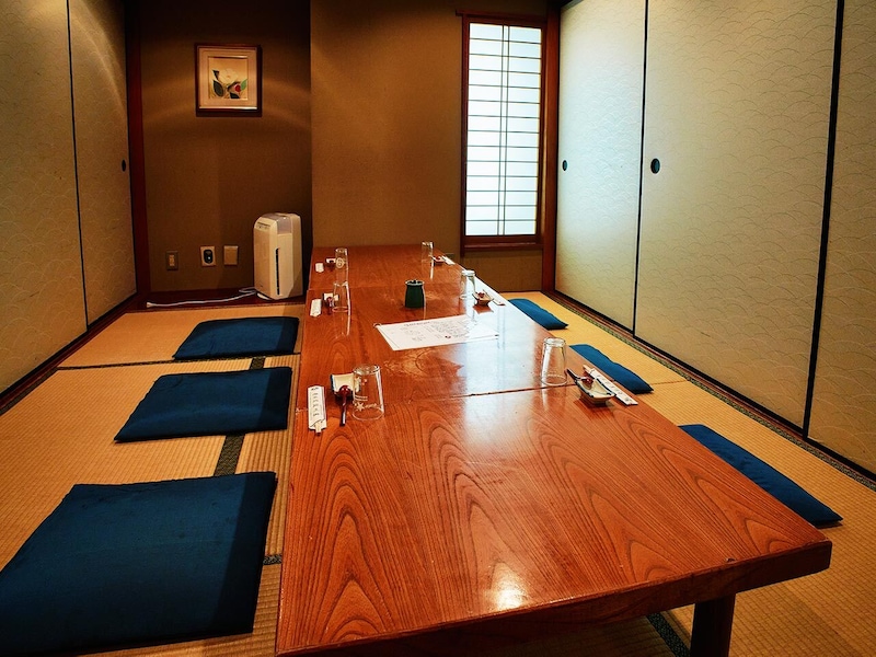 田原町『浅草 魚料理 遠州屋』の内観