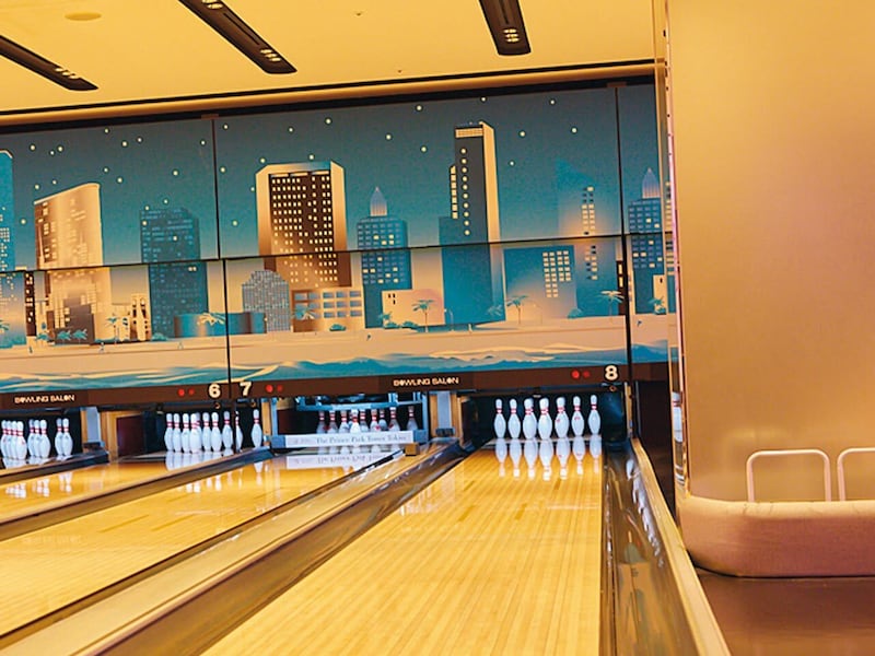 赤羽橋「ザ・プリンス パークタワー東京」のボウリングサロン