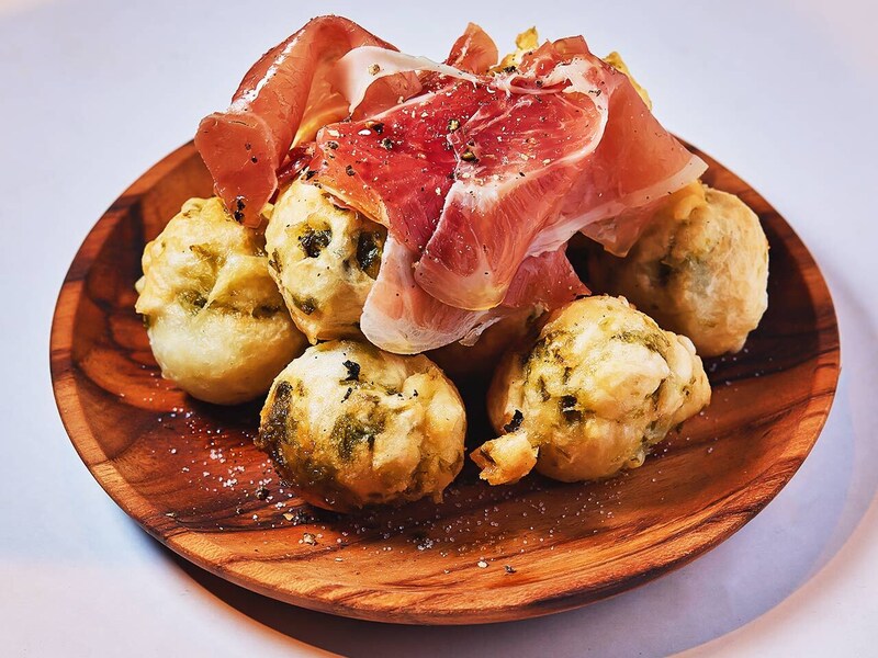 浅草橋『たちのみ 台東STAND』の「ゼッポリーニ 生ハム乗せ」