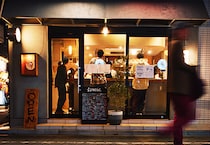 大人の社交場として進化する東京の立ち飲み。いま注目の個性派ストリート酒場5軒