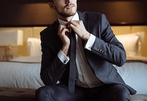 深夜3時、妻の出張先ホテルに突然現れた夫。差し入れ目的だというが、本音は…