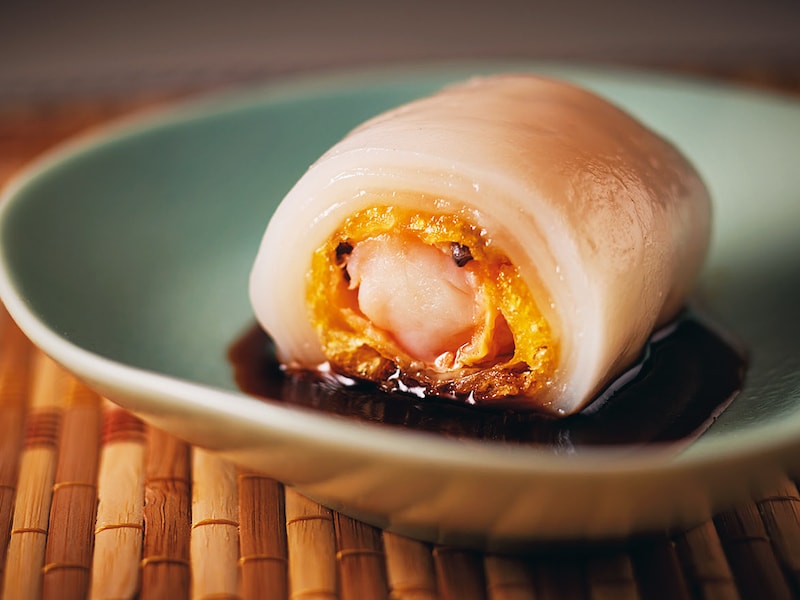 白金高輪『瞎虎餐廳 BLINDTIGER DIMSUM』の「脆蝦腸粉（揚げ湯葉と海老の腸粉）」
