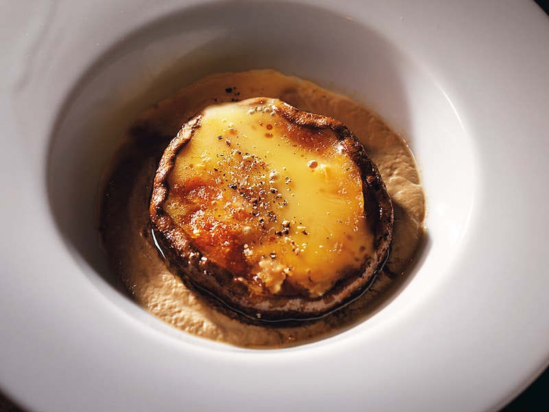 人形町『Bistro tercera』の「肉厚椎茸と柿 ウォッシュチーズ焼き」