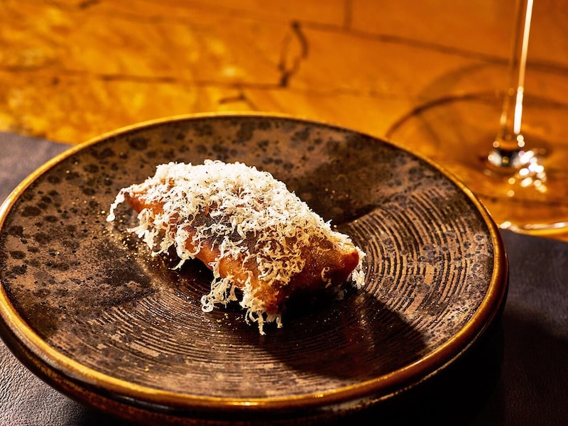 乃木坂『セントラル（中環）』の「近江牛テールの春巻き」