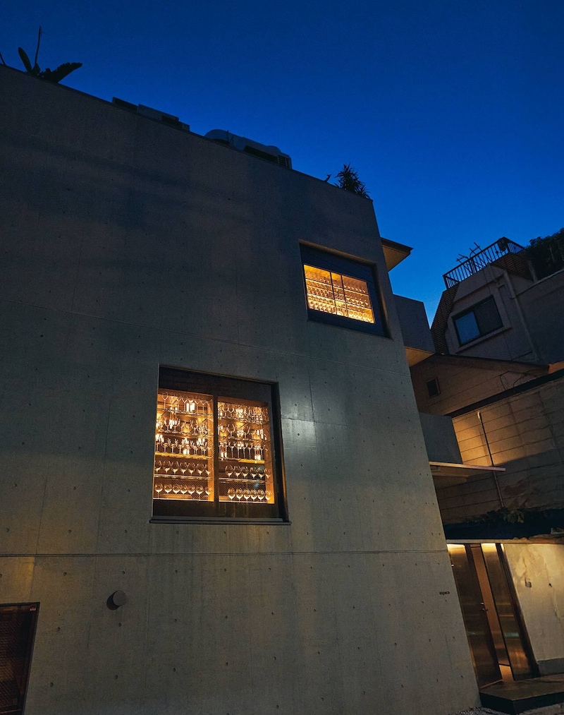 乃木坂『セントラル（中環）』の外観