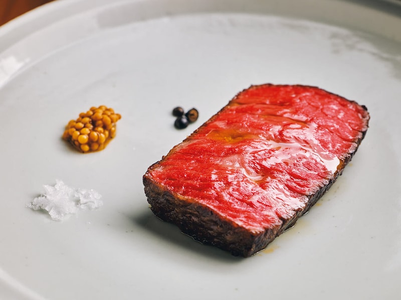 乃木坂『Tremolare』の「但馬玄もも肉の炭火焼き」