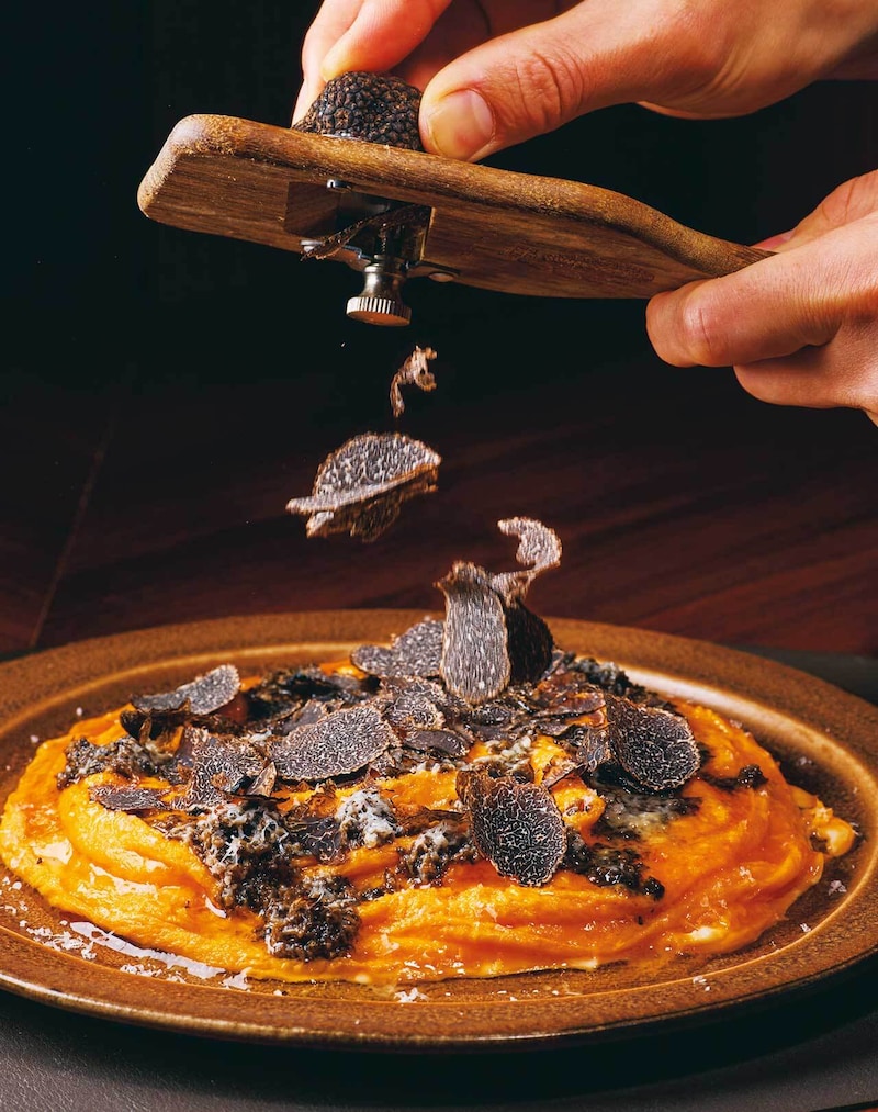 六本木『Minariva』の「オムレツ（トリュフ）」