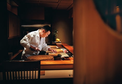 開業23年目で二ツ星獲得。『西麻布 鮨 真』の進化する美学と確かな技術とは