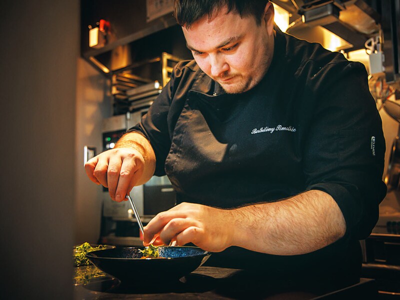 表参道『APÉRO AOYAMA Winebar & Table』のティモテ・バルテレミーシェフ