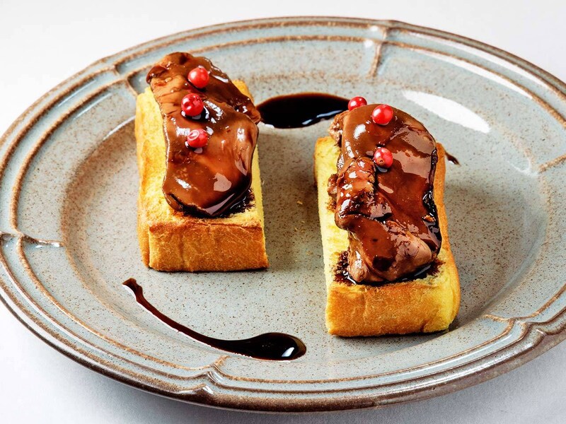 赤羽『ワイン＋つまみ Nomka』の「しっとりレバーの香り醤油風味かぼちゃパン」