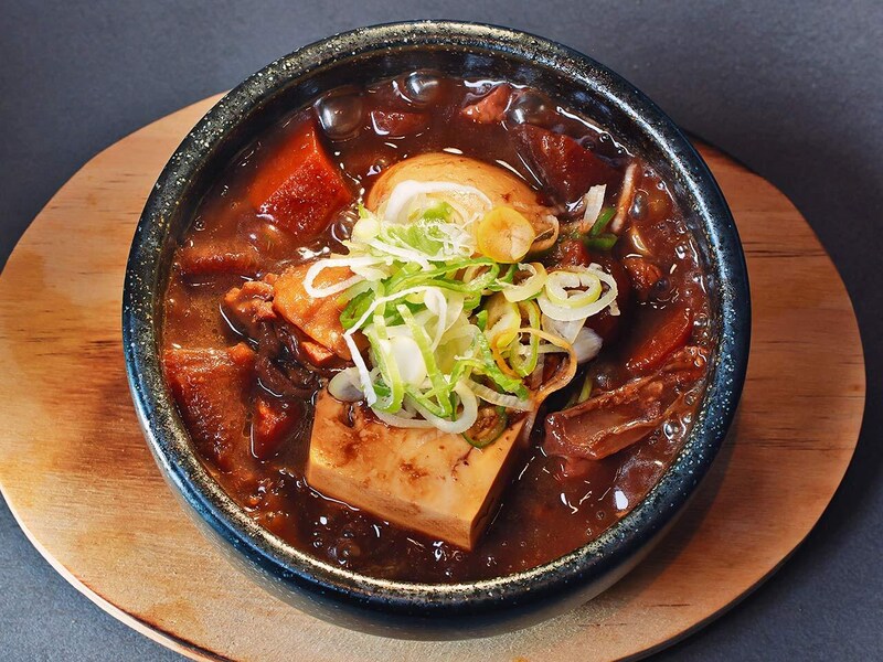 田町『芝浦とりまち』の「とりまち名物 鶏の煮込み」