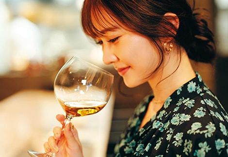加藤史帆、ワインと語る28歳の現在地。グループ卒業で“武装”を脱ぎ、見つけた「飾らない自分」と食の喜び
