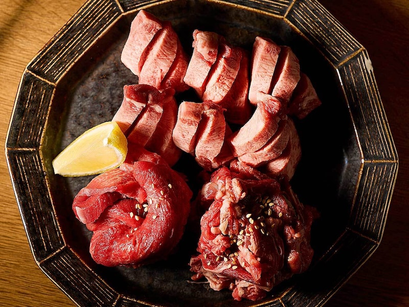 虎ノ門『虎ノ門 肉と日本酒』の「旨味タン」、「30日熟成厚切りタン」、「飲めるタン」