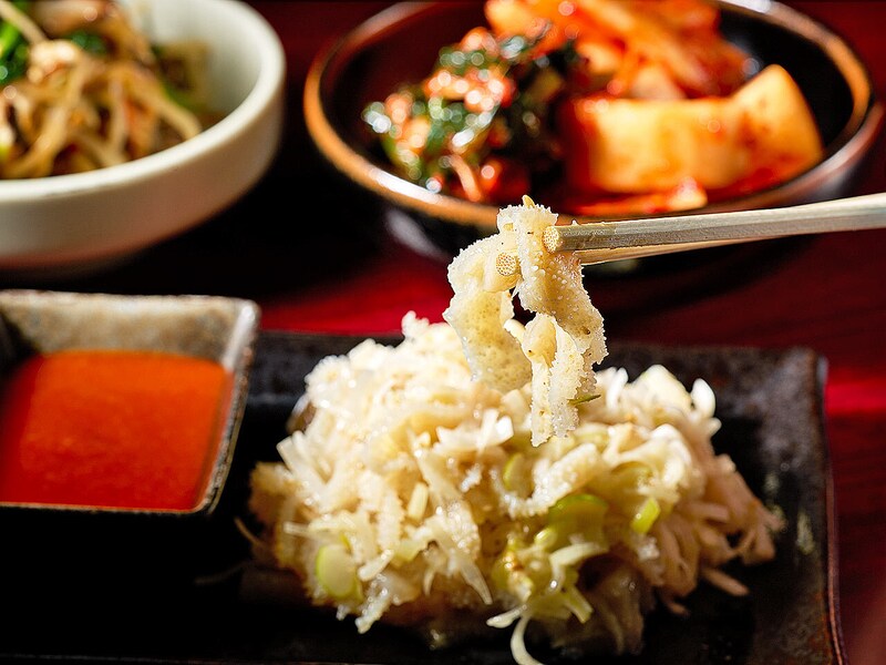 立石『焼肉 幸泉』の「キムチ盛」、「ナムル和え」、「センマイ刺し」