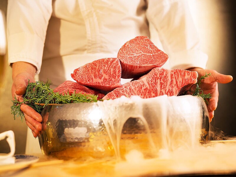 銀座『焼肉牛印 銀座店』の塊肉のプレゼンテーション