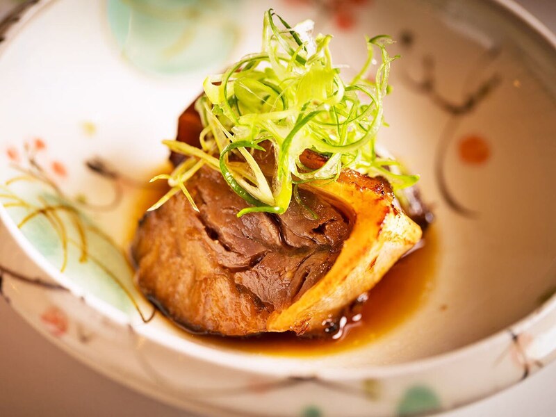 新宿『鮨 青海』の「鮪のあご肉の幽庵焼き」