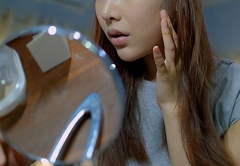 16歳で美容整形した少女。理想の顔を手に入れたはずが、人生を棒に振ることになった理由とは