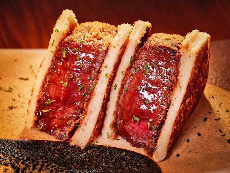 乃木坂『誇味山』の「シャトーブリアンカツサンド」