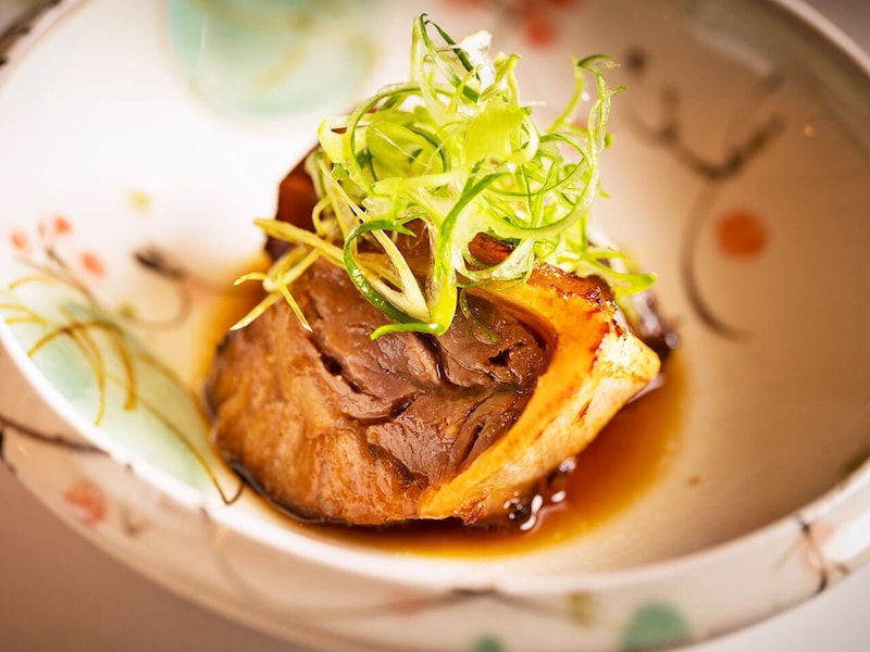 新宿『鮨 青海』の「鮪のあご肉の幽庵焼き」