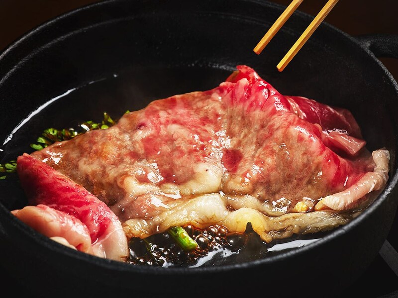 溜池山王『溜池なかむら』の「すき焼きサーロイン一枚 鉄小鍋にて」