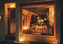 高級コースへと進化した東京の焼き鳥。薪火やワインペアリングが楽しめる名店5選