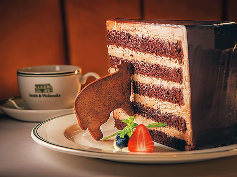 銀座『Smith & Wollensky GINZA』の「ギガンティックチョコレートケーキ」
