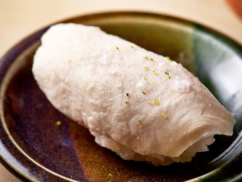 麻布十番『とり 難波』の「鶏鮨」