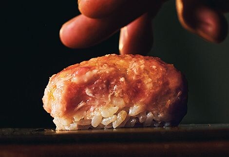 もう行った?人形町『黎明』は焼き鳥の革新派。鳥鮨・玉鋼焼きを楽しむコースとは