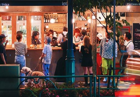【東京の旬な店4選】サクッと誘えて雰囲気抜群！夏デートに使える大人の立ち飲みバー