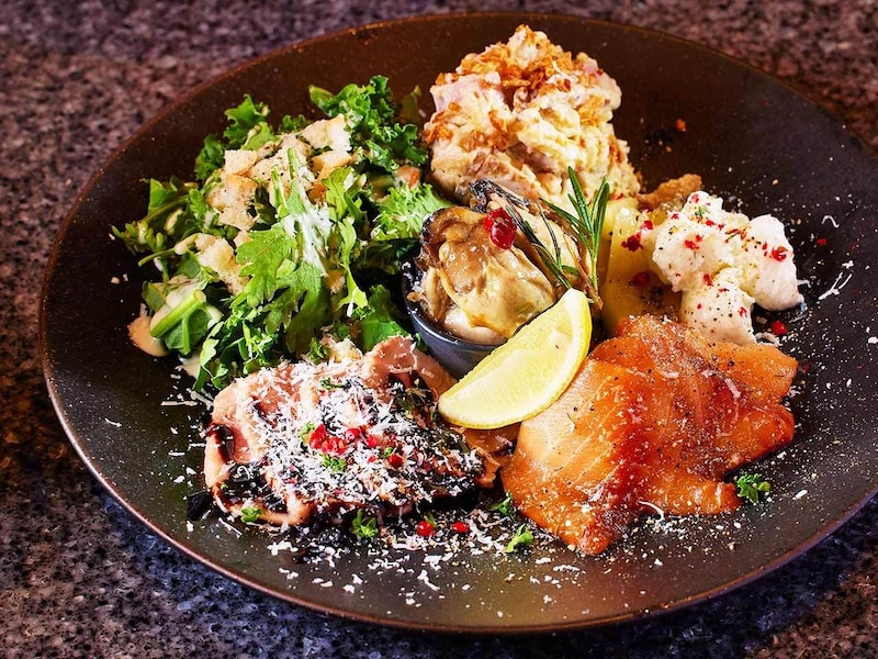 赤坂見附『TOKYO Oyster PUB』の「５種の前菜盛り合わせ」