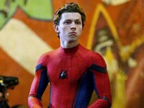 負傷相次ぐ海外スター。強靭な元スーパーマン俳優も“包帯ぐるぐる巻き”写真を公開