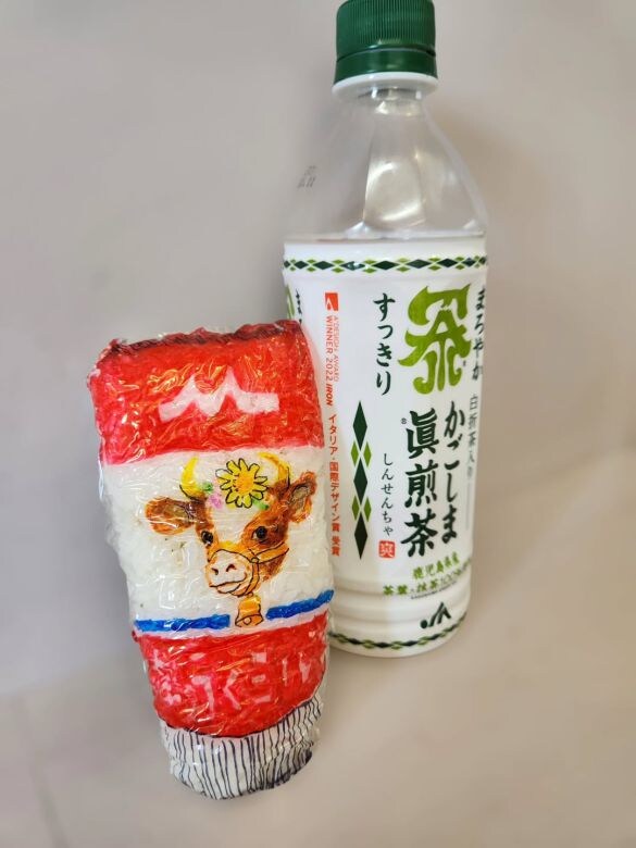  練乳を模したおにぎりアート。下の部分にあるキャップがきめ細かい