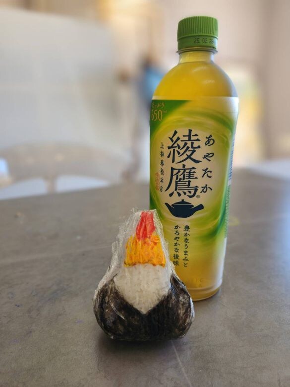  天むすを模した“具なし 天むす風おむすび”。よく考えると虚しい……？