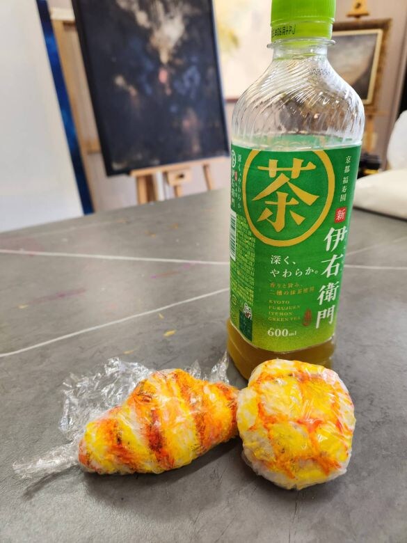  メロンパンとクロワッサンを描いたおにぎり