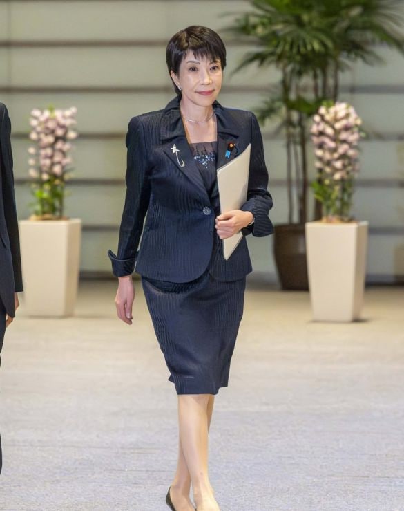 今年3月頃は、まだクッキリ眉毛だった(高市氏Instagramより)