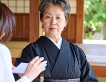 義父の葬儀に“見知らぬ女性”が…見せられた遺言書の内容にア然！「図々しすぎる」