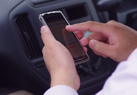 警察を呼ぼうとして妻に止められる