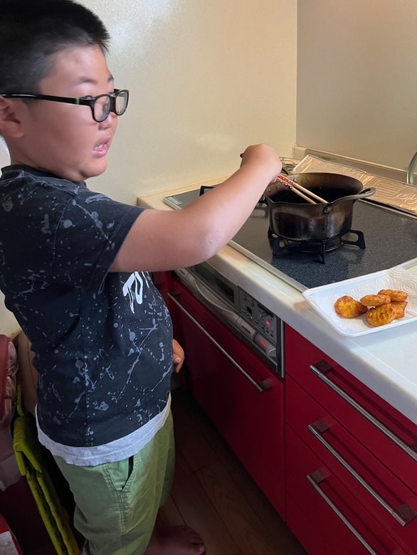  揚げ物にもトライ！　でも、跳ねてくる油は苦手