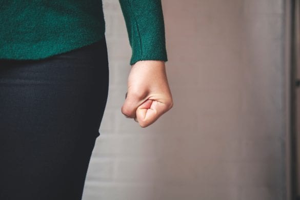 冷たい返事にひるむ相手