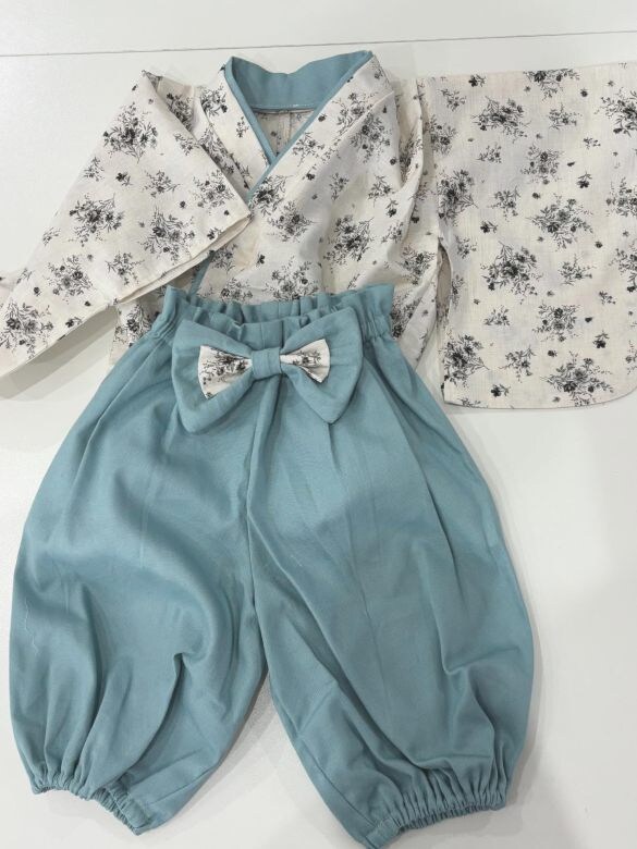  息子さんの百日祝いに作ったベビー袴