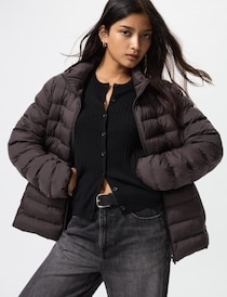 ユニクロ店員に聞いた「ガチで買うべき冬用アウター」3選。ふわふわ暖かいのに畳むとペタンコ！｜ユニクロ感謝祭で買いたいもの