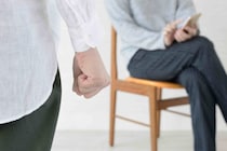 急病の父を病院に送り、不安な気持ちで帰宅すると…夫が放った一言にガッカリ／結婚人気記事BEST