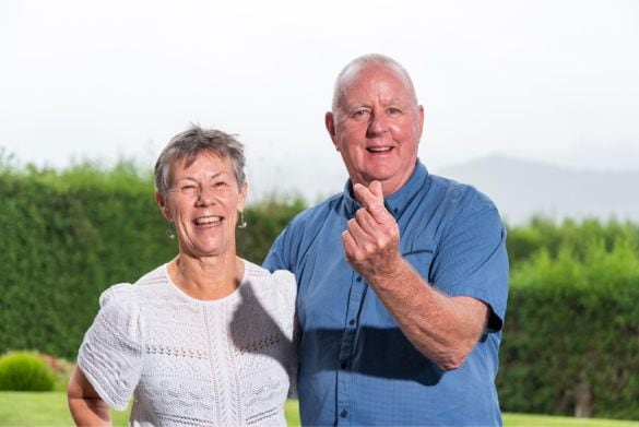  ニュージーランド北部・タウランガでキウイ農場を経営するリンダさんとティムさん