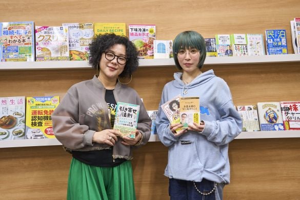  ジェーン・スーさん（左）と角由紀子さん（右）