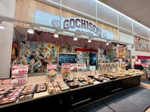 激安スーパー「ロピア」の“おトクすぎる特大総菜”を4つ厳選！ 626円ピザの迫力、ボリューミー肉団子も