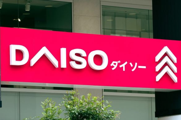 もう旅先で「あれどこに入れたっけ？」と困らない！ ダイソー“550円の万能ポーチ”で旅の快適さが爆上がりした理由