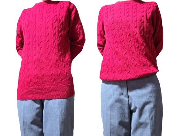  左が裾リブを折り返す前、右が裾リブを折り返した後の写真