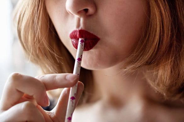 年上女性とデートした36歳男性が「気持ち悪くて萎えた」口元の“お作法”とは。ご縁を遠ざける“ダメ仕草”に要注意／2025 人気記事top5