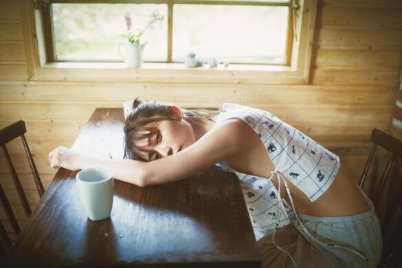  写真では隠れているが、タトゥーはこの衣装の結び目付近の位置で確認されている（画像：Amazonより）