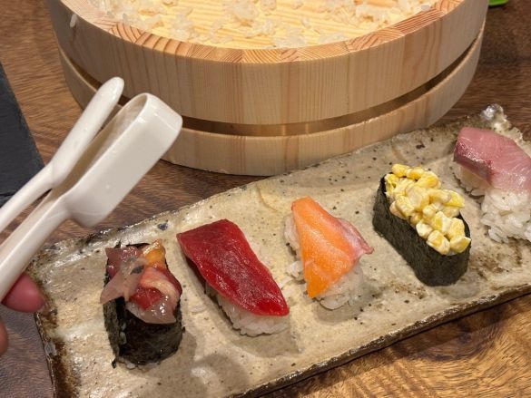 押すだけでシャリ量産！330円の“寿司パーティ爆速化アイテム”使ったら楽しすぎた。年末年始に大活躍の3COINSアイテム